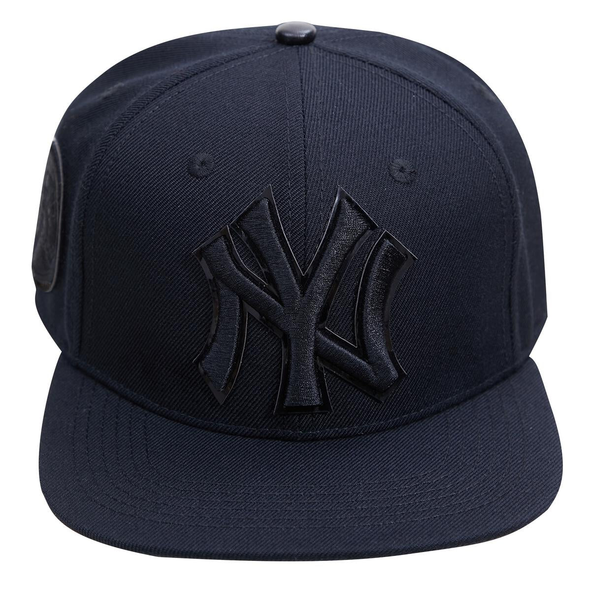PRO STANDARD - New York Yankees Triple Black Logo Snapback Hat