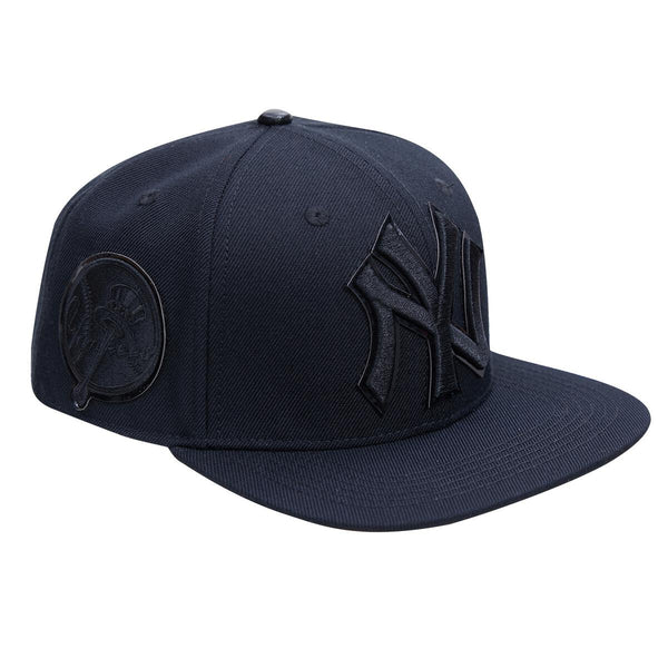 PRO STANDARD - New York Yankees Triple Black Logo Snapback Hat
