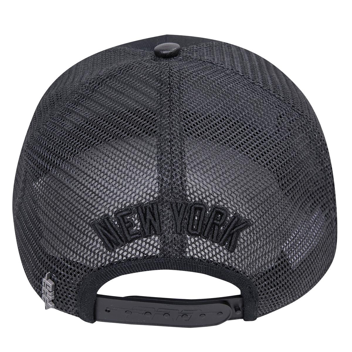 PRO STANDARD - NEW YORK YANKEES BLACK OUT CLASSIC MESH BACK TRUCKER HAT
